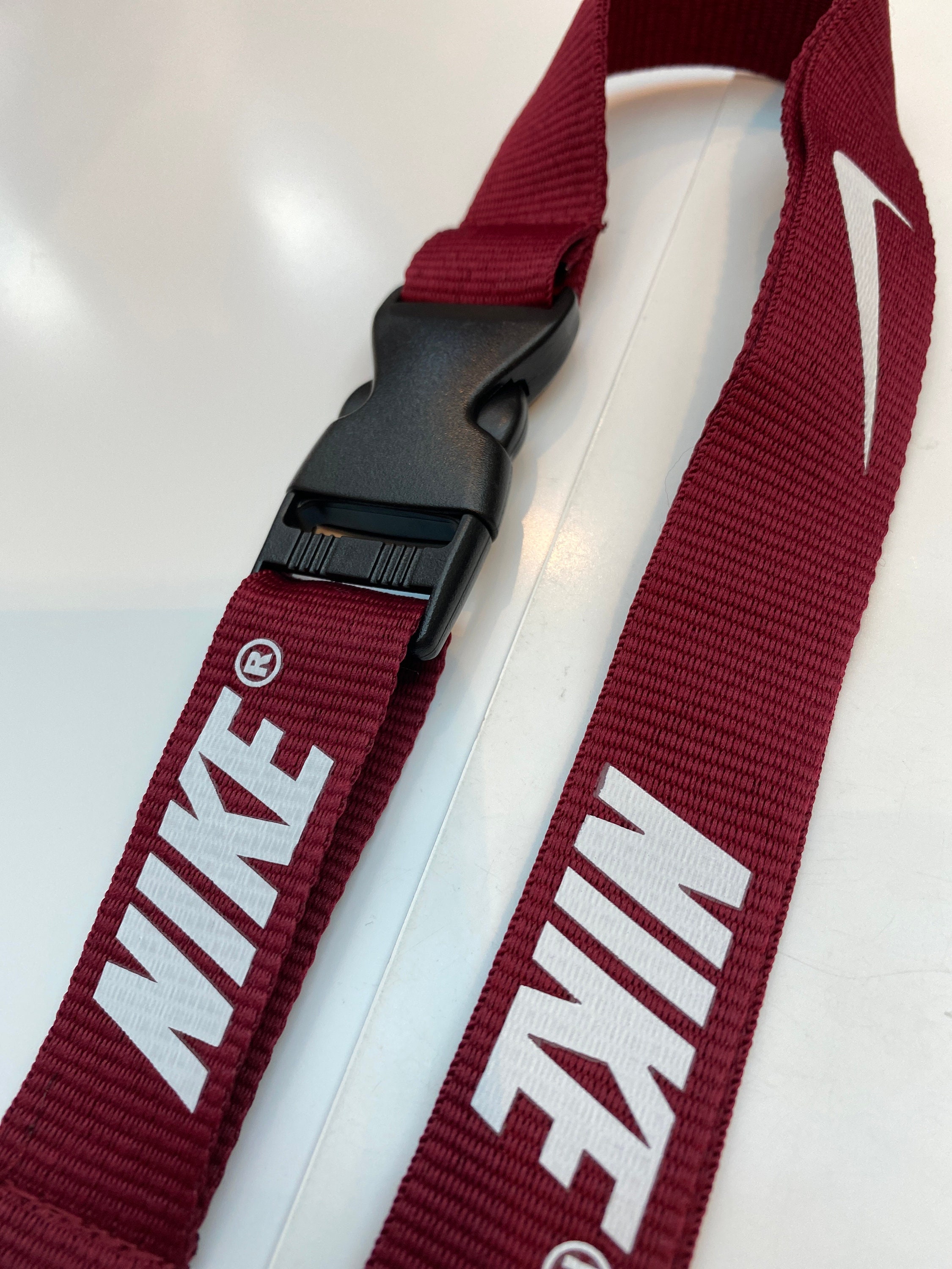 Nike lanyard maroon online