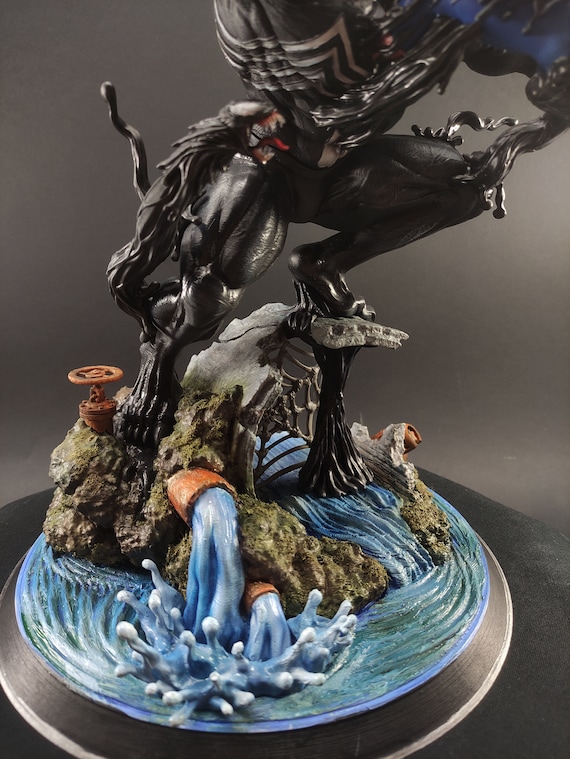 Spiderman VS Venom Marvel 3D Printed and Hand Painted Figure, Decor Gift  Statue 