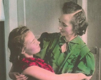 Tarjeta imprimible vintage sepia de los años 50: Dos amigas, tarjeta romántica de chicas glamurosas (descarga digital)