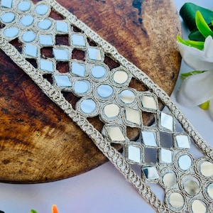 Cinta decorativa con espejos de 5,5 cm de ancho — Encaje bordado en plata metálica — 1 yarda