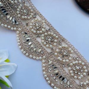 1 Yard Spiegel-Perle-Zirkon verzierte Blassgold-Borte, indische bestickte Perle Zardozi Scalloped Border Saree Borte, 2,36&quot; Inch breit