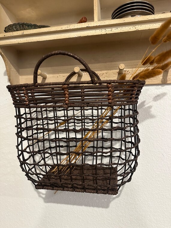 Vintage Wicker Entryway/Kitchen Basket - image 9