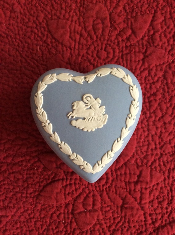 Vintage Wedgwood blue jasper heart shaped lidded … - image 4