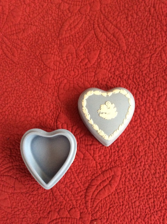 Vintage Wedgwood blue jasper heart shaped lidded … - image 3