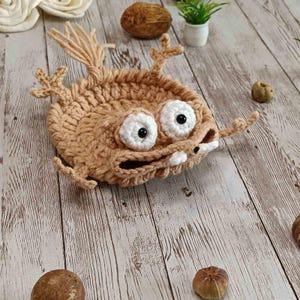 Bouncy Squirrel Coaster Crochet Pattern with Video, Funny Squirrel Mug Rug PDF, Amigurumi Squirrel Tutorial, Squirrel Drink Mat