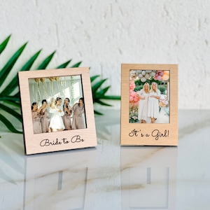 Personalisierter Instax Mini Fotorahmen aus Holz: Personalisiertes Hochzeitsgeschenk
