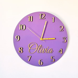 Personalisierte Kinderuhr aus Holz: Kinderzimmer Dekor, Wanduhr mit individuellem Namen