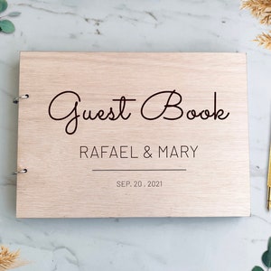 Gepersonaliseerde houten bruiloftsgastenboek: gegraveerd fotoalbum