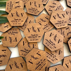 Personalized Wood Wedding Coasters in Bulk, Custom Wooden Magnets & Tags, Wedding Guests Gifts, Engraved Place Settings, Save the Date Tags