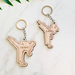 Cadeau personnalisé de porte-clé de karaté, cadeau d'arts martiaux, porte-clé de nom de taekwondo, étiquette de nom de sac à dos de sac d'école, étiquette de nom de karaté Jiu Jitsu