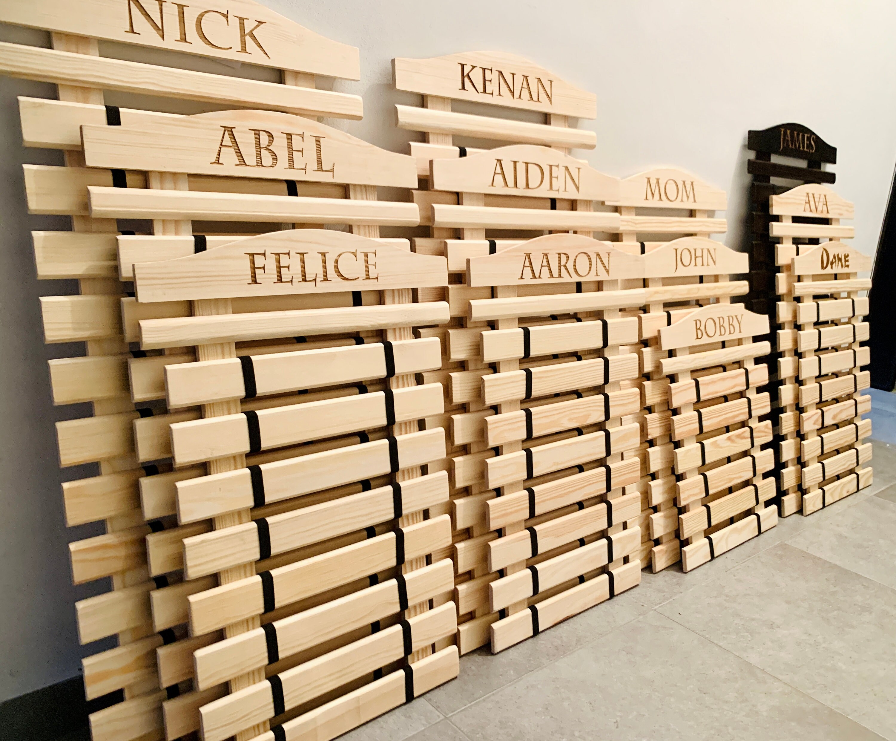 Espositore Per Cinture Da Karate In Legno - Pieghevole, Per Mostrare Cinture E Medaglie, Facile Installazione
