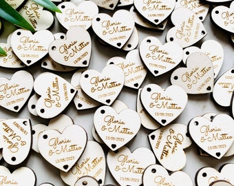 Personalisierte Hochzeitsbevorzugung Tags: Rustikale Holz Herzen, Mr & Mrs, Paar Namen / Datum Tags