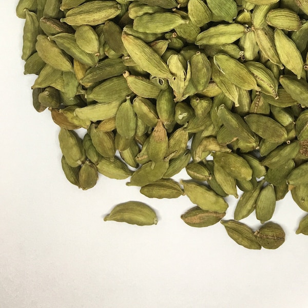 Cardamom, Whole Green Pods, High Quality and Fragrant