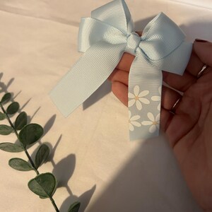 White daisy design on light blue 4” hair bow | children’s hair accessory
