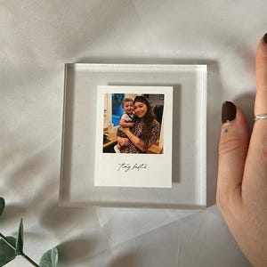 Freistehende Acrylplakette / -block, personalisiert mit einem Polaroid-Bild und einer Schrift Ihrer Wahl