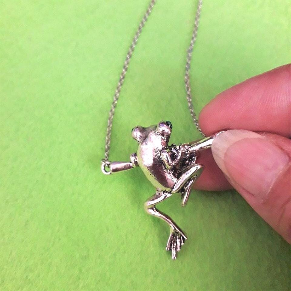 Collana Con Ciondolo Rana Simpatica – Cartone Animato – Gioiello Per Donne, Uomini E Bambini – Cordoncino Nero