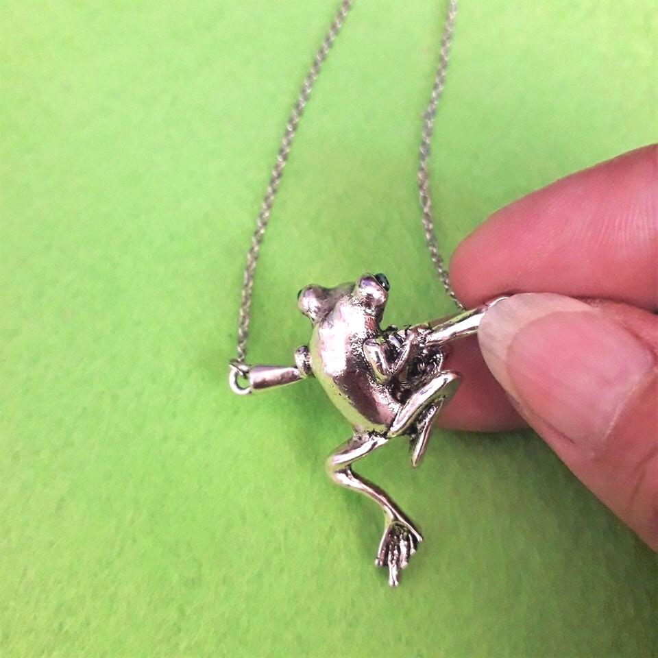 Collana Con Ciondolo Rana Simpatica – Cartone Animato – Gioiello Per Donne, Uomini E Bambini – Cordoncino Nero