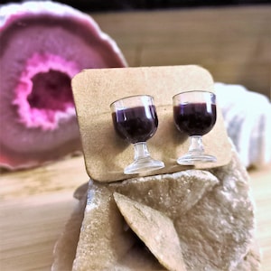 Boucles d&#39;oreilles mignonnes en verre à vin Boucles d&#39;oreilles kawaii hypoallergéniques Cadeau unique pour les amateurs de vin. Verre à vin Verre à cognac