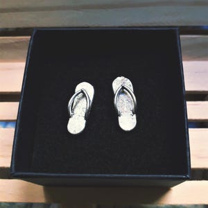 Originales pendientes de flip flop Pendientes stud de sandalias. Pendientes studs de playa. Regalo de navidad para surfistas Vacaciones