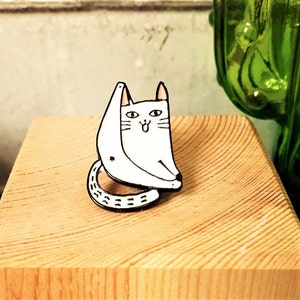 Katzenbrosche. Schönes Geschenk für Katzenliebhaber.  Emaille-Anstecknadel mit Katze. Verschiedene Ausführungen. Emailliertes Metall. Geschenk für sie