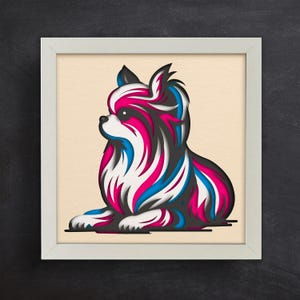 Op de afbeelding: Een ingelijste kunstdruk met een gestileerde hondenillustratie. De hond is afgebeeld in roze, blauw, wit en zwart, tegen een crèmekleurige achtergrond. Het kunstwerk is ingesloten in een witte lijst, wat een moderne uitstraling geeft.