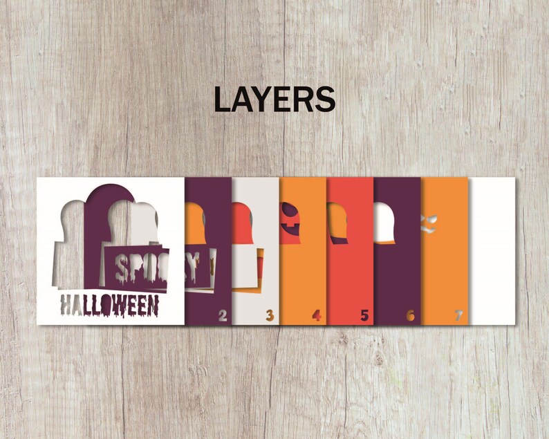 Pu&ograve; includere: Un design di biglietto di Halloween a strati con uno sfondo bianco, una lapide viola con il testo "Spooky Halloween", un fantasma bianco, una zucca con una faccia di jack-o-lantern, uno sfondo rosso e arancione e uno sfondo bianco.
