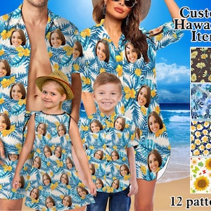 Puede incluir: Una familia de cuatro personas con camisas hawaianas personalizadas con diferentes patrones florales. Las camisas presentan una variedad de colores, incluyendo azul, amarillo y verde. El texto "Custom Hawaiian Item" y "12 patterns" es visible en la imagen.