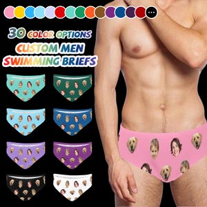 Op de afbeelding: Gepersonaliseerde zwemslip met een herhalend patroon van menselijke en hondengezichten. Het product is beschikbaar in 30 kleuropties, met de tekst 30 COLOR OPTIONS CUSTOM MEN SWIMMING BRIEFS. De zwemslip wordt in het roze op een persoon getoond.