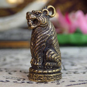 Tiger Statue / Small Buddha Amulet / Buddhism Talisman / Pendant / Tiger Amulet Collectible