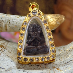Phra Pidta Closed Eyes / Monk Thai amulet / Rare Collectible Buddhism Talisman / Small Buddha amulet / Pitta Charm Amulet Pendant