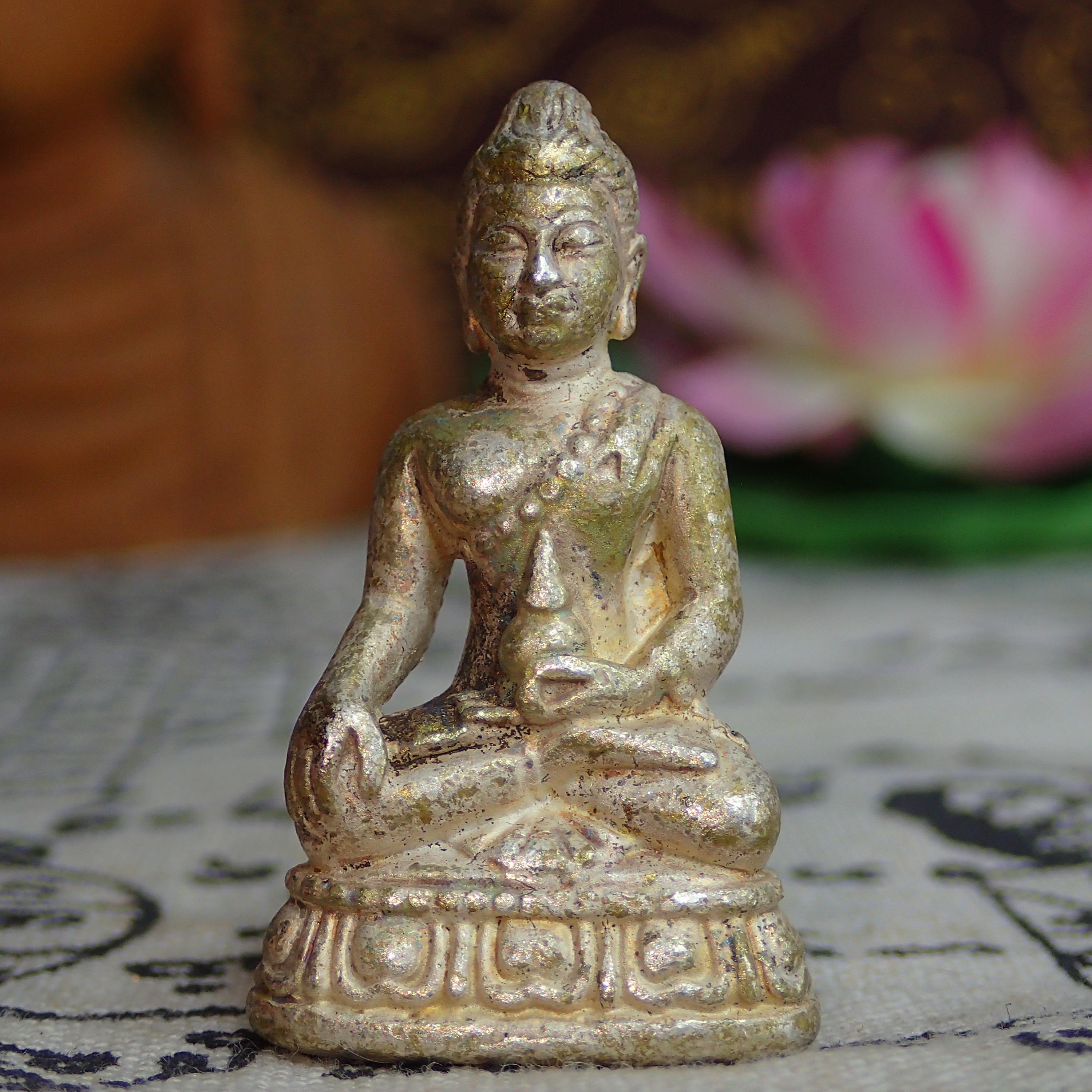 Phra Kring ハヌマン 仏陀 お守り アミュレット Wat Kositaram タリスマン 幸運 魔除け 横南アジア タイ Phra Kring's 药师佛 image is made to look like Bhaisajyaguru.
