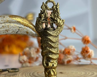 7頭のナーガのお守り：神秘的な宝珠を持つタイの蛇像 - Etsy 日本