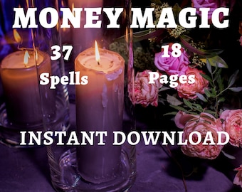 Könnte beinhalten: Nahaufnahme von drei brennenden Kerzen in Glasbehältern, mit dem Text "MONEY MAGIC" in weißen Buchstaben darüber. Der Text "37 Spells" befindet sich unter den Kerzen links, und "18 Pages" befindet sich unter den Kerzen rechts. Der Text "INSTANT DOWNLOAD" befindet sich unter den Kerzen in der Mitte. Die Kerzen sind von rosa Rosen umgeben.
