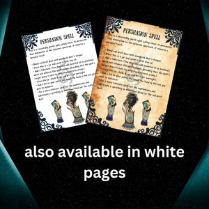 Puede incluir: Dos cartas de estilo vintage con fondo de pergamino y bordes negros. Las cartas presentan un hechizo de persuasi&oacute;n, con instrucciones sobre c&oacute;mo mezclar polvo de ladrillo rojo con lengua de ciervo en polvo, agregar una piedra de toque y dejarla reposar durante la noche. Las cartas tambi&eacute;n incluyen una advertencia para sustituir una pizca de sangre menstrual por el polvo de ladrillo rojo para un hechizo m&aacute;s intenso. El texto "tambi&eacute;n disponible en p&aacute;ginas blancas" est&aacute; impreso debajo de las cartas.