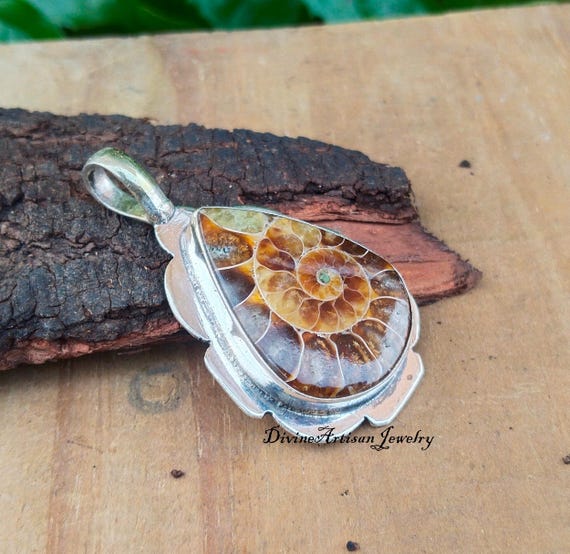 Ciondolo Artigianale In Argento 925 Con Pietra Fossile Ammonite &ndash; Gioiello Fatto A Mano Dall'India
