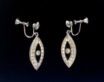 Pendientes con cierre de rosca en tono plateado, esmaltados y diamantes de imitación