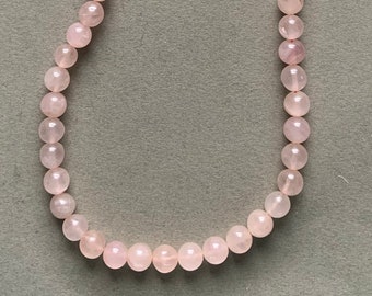 Collar de cuentas de cuarzo rosa hechas a mano