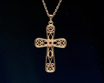 Collar de cruz de vidrio y tono dorado de Sarah Coventry