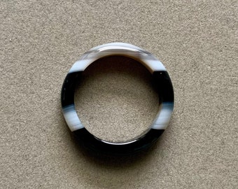 Anillo de banda de ágata con bandas negras, tamaño 6.75