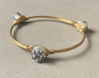 Pulsera de cristal/piedra de vidrio envuelta en alambre de latón