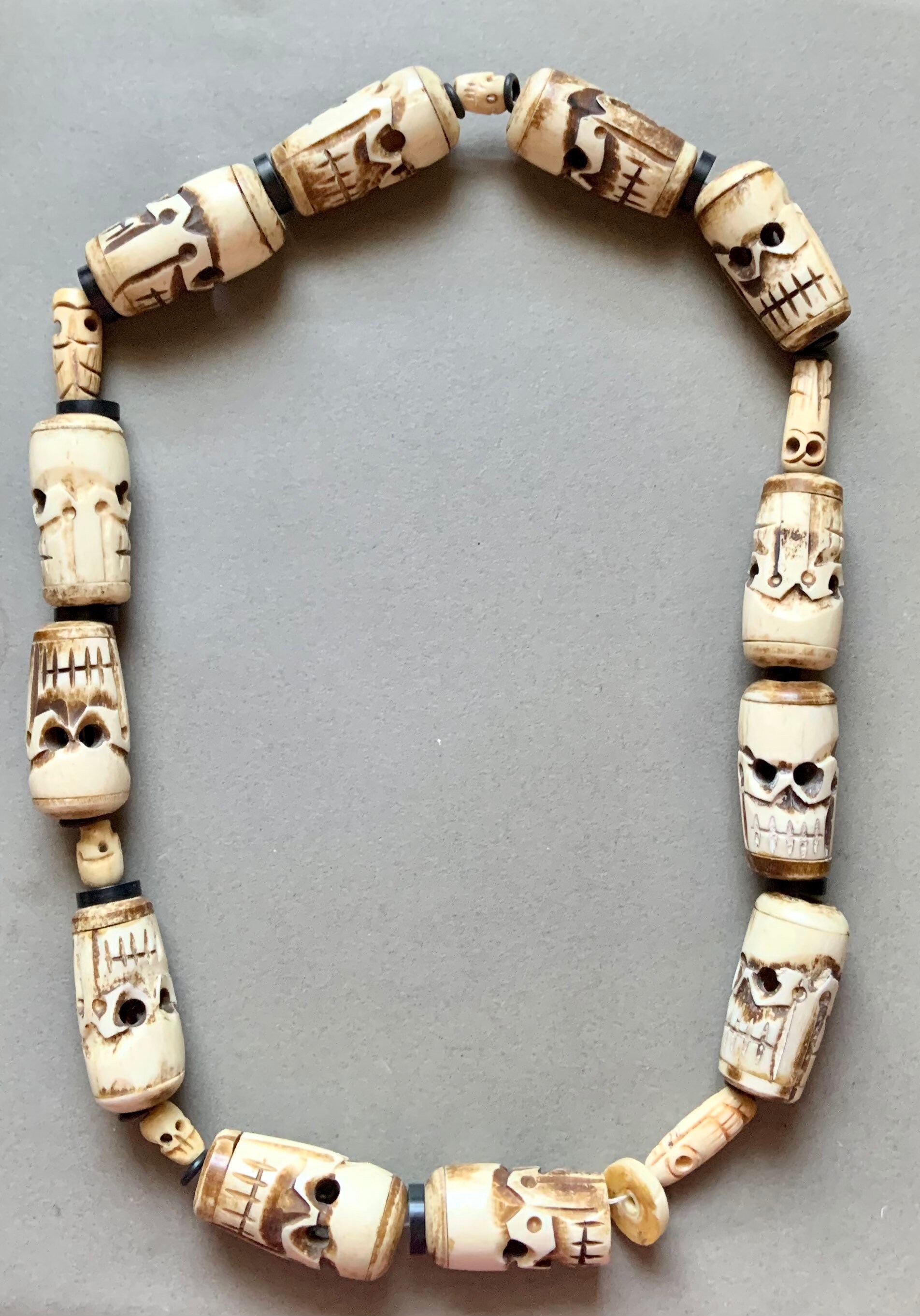 手彫りのスカルボーンビーズネックレス - Etsy 日本