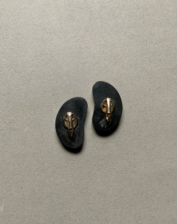 Avant Garde Abstract Resin Clip On Earrings - image 4
