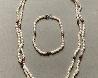 Conjunto de joyería de collar y pulsera con cuentas de granate y perlas