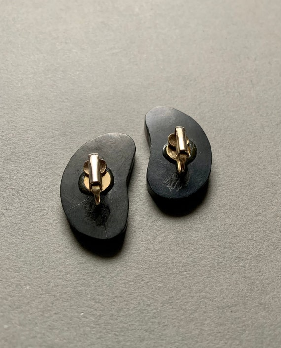 Avant Garde Abstract Resin Clip On Earrings - image 5