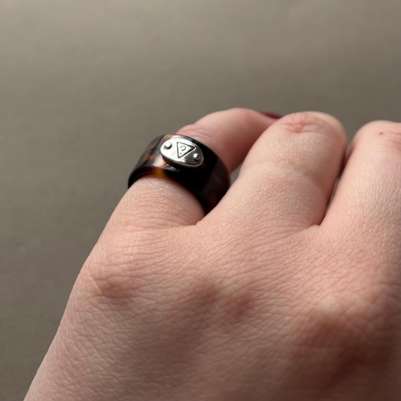 Guess Faux Tortoise Shell Statement Ring Size 6 - image 2