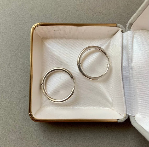 Wedding Band 4 mm Glitzs Jewels 925 Sterling Silver Hollow Hoop Earrings for Women in Gift Box Wedding Band 4 mm Glitzs Jewels 925 Sterling Silver Hollow Hoop Earrings for Women in Gift Box