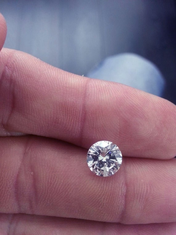 Diamond with blue hue sale