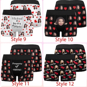 Puede incluir: Cuatro estilos de calzoncillos b&oacute;xer con diferentes patrones y texto. El primer estilo es blanco con corazones rojos y el texto "I licked it so it's mine". El segundo estilo es negro con corazones rojos y la cara de una mujer. El tercer estilo es negro con corazones rojos y el texto "Property of name". El cuarto estilo es negro con corazones rojos y el texto "I love you".