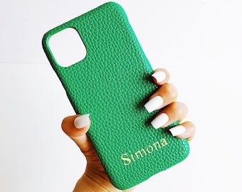 Funda de piel para iPhone con monograma de guijarros: iniciales personalizadas