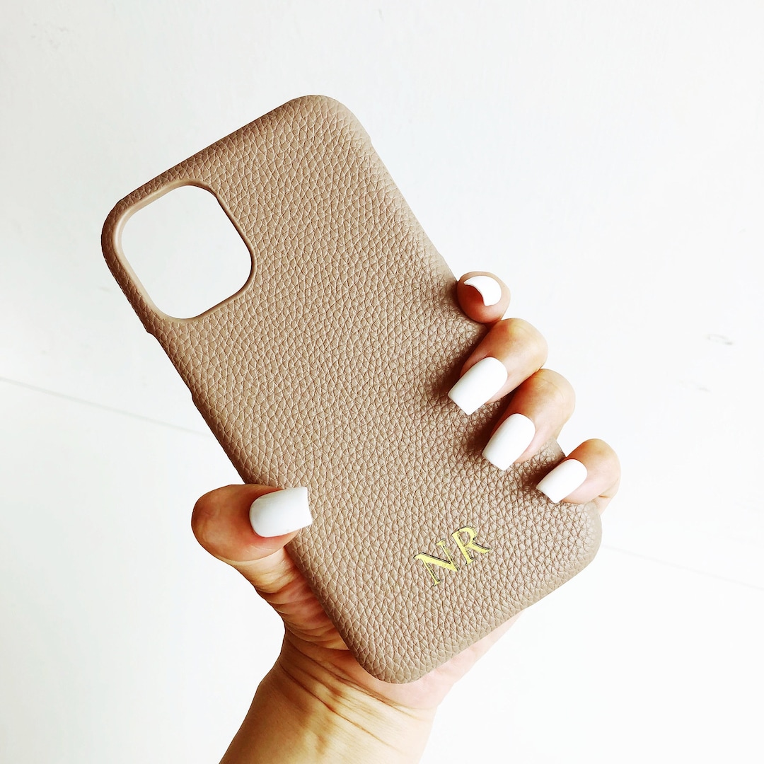Funda personalizada de piel de guijarro para iPhone: Monograma